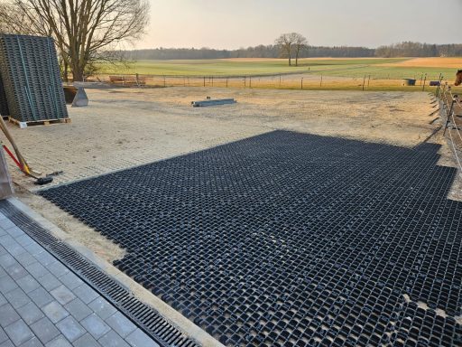 Verlegung von Paddockplatten