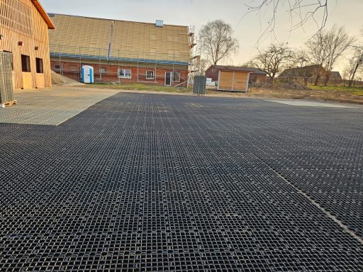 Verlegung von Paddockplatten